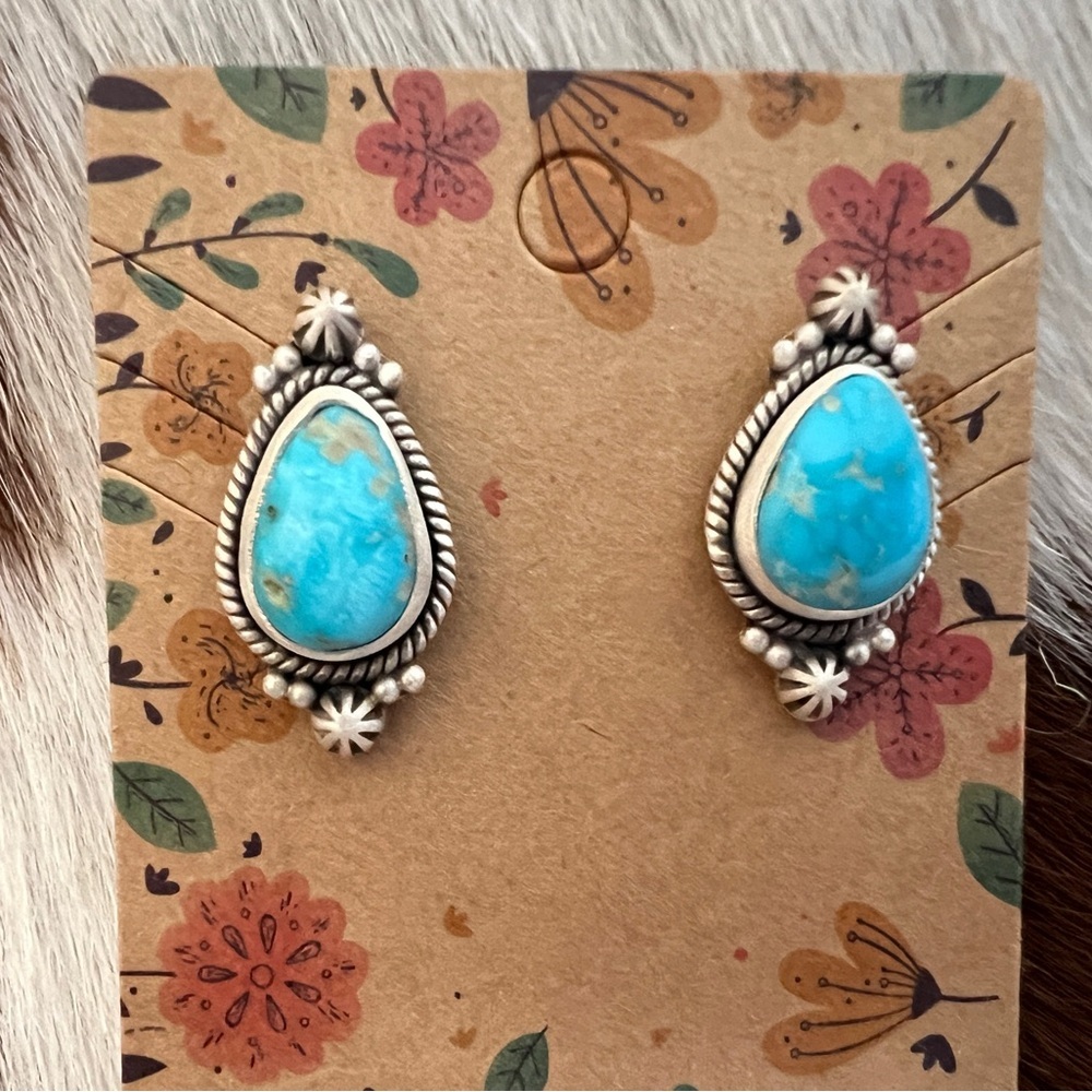 ❤️ Blue Ridge Turquoise Matte Sterling Teardrop Navajo Style Stud Earrings .92”L - Picture 4 of 11